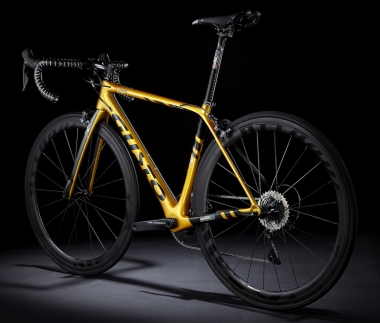 2018 RCR TL チームGOLD左.jpg?